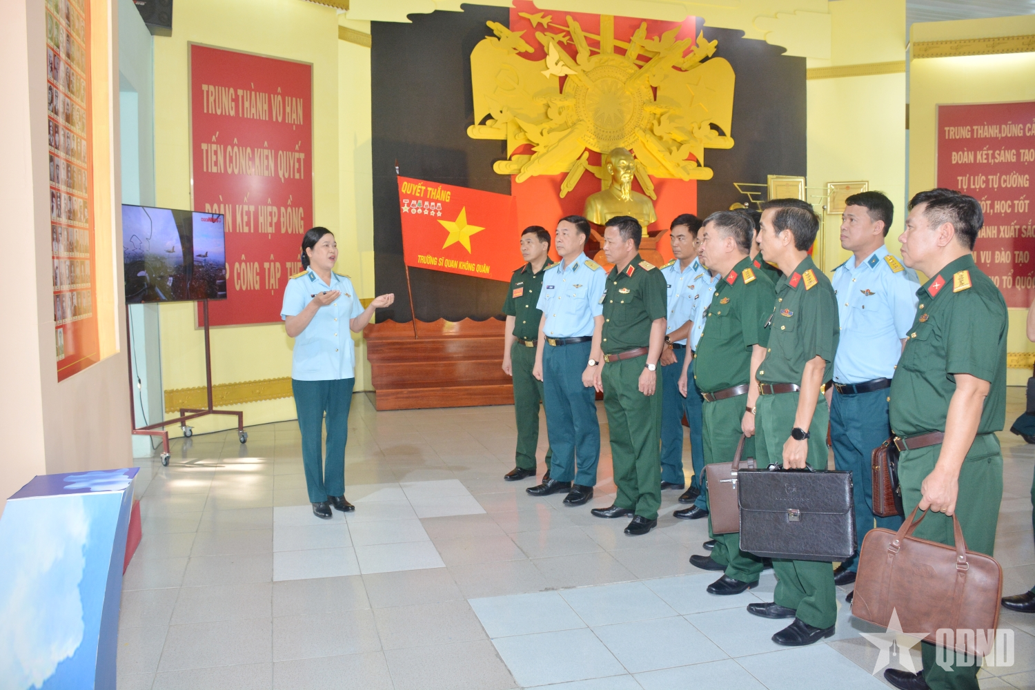 Đoàn kiểm tra Tổng cục Chính trị kiểm tra, khảo sát tại Trường Sĩ quan Không quân